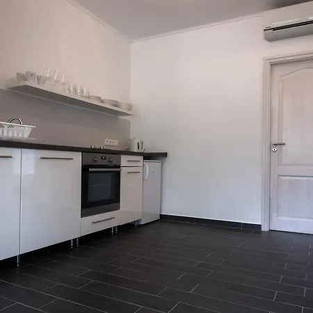 Vitorlas Apartment *